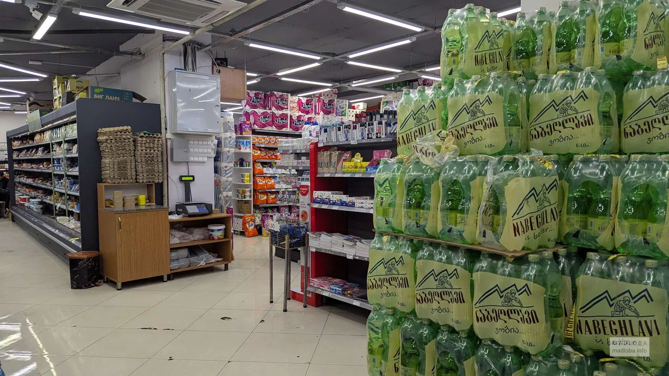 Продуктовый магазин Billion в Батуми – свежие продукты, напитки, бакалея.