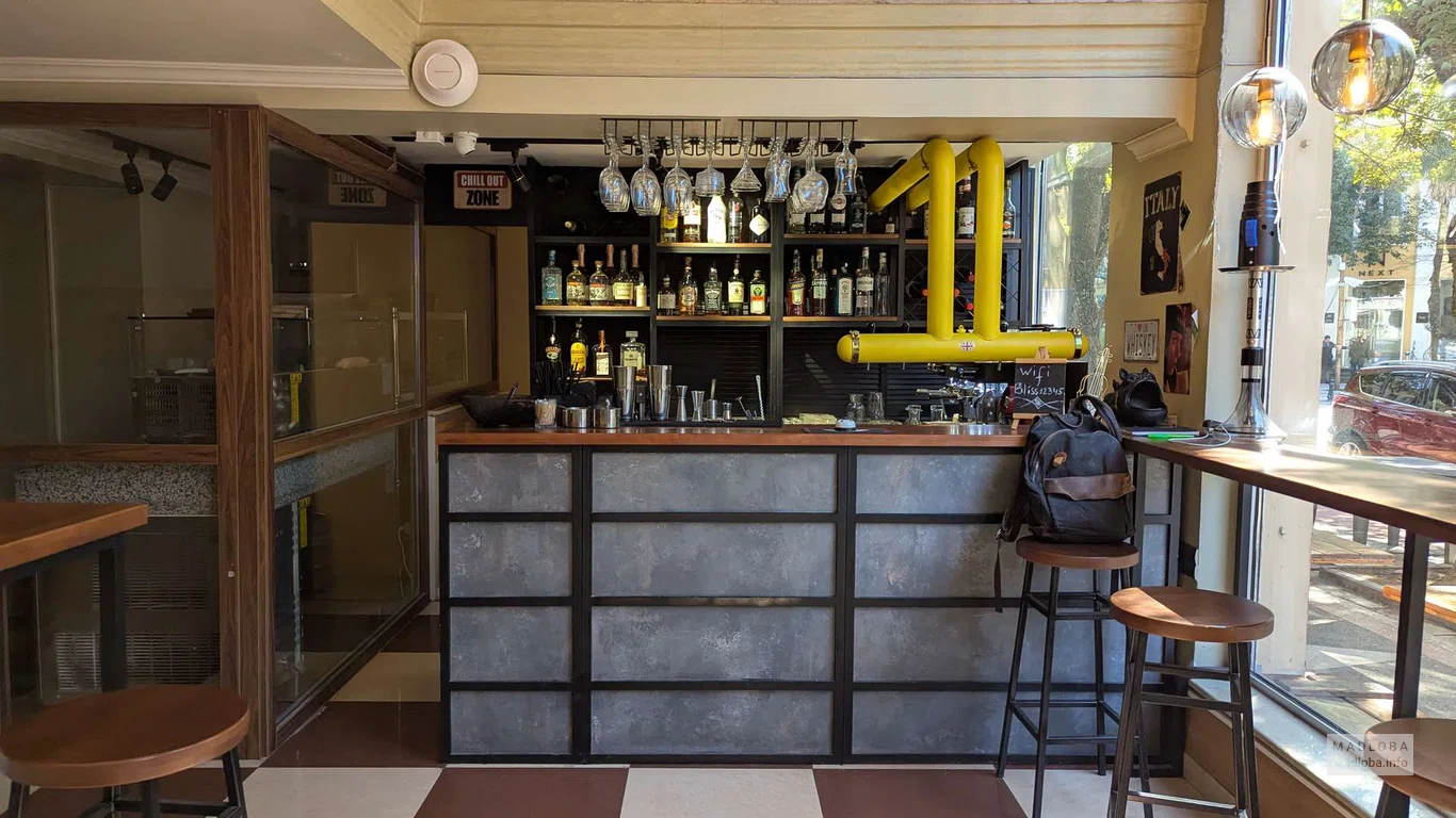 Стойка с напитками в ресторане Bliss Gastrobar в Батуми