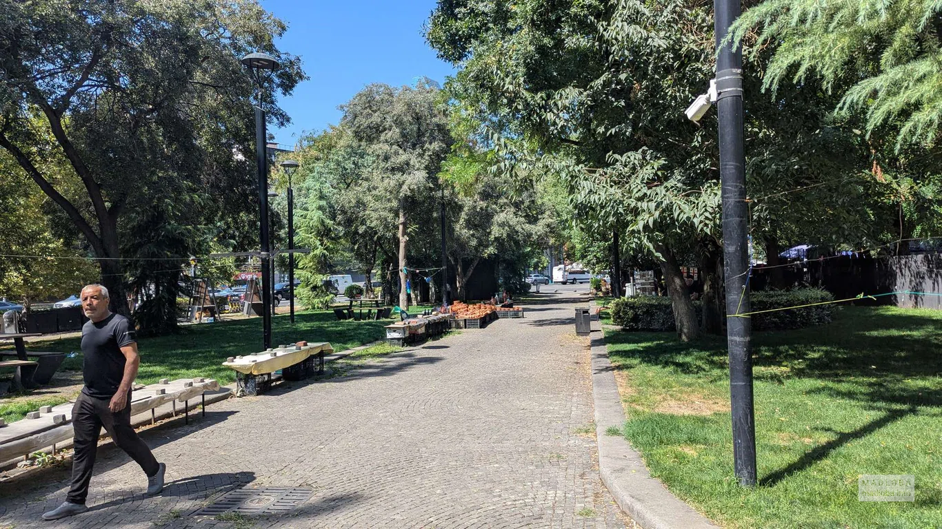 Блошиный рынок Сухой мост