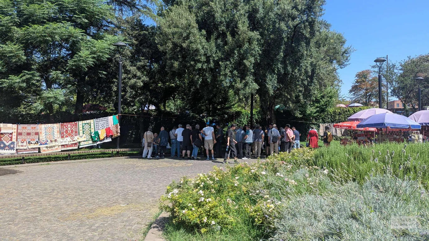 Блошиный рынок Сухой мост в Тбилиси