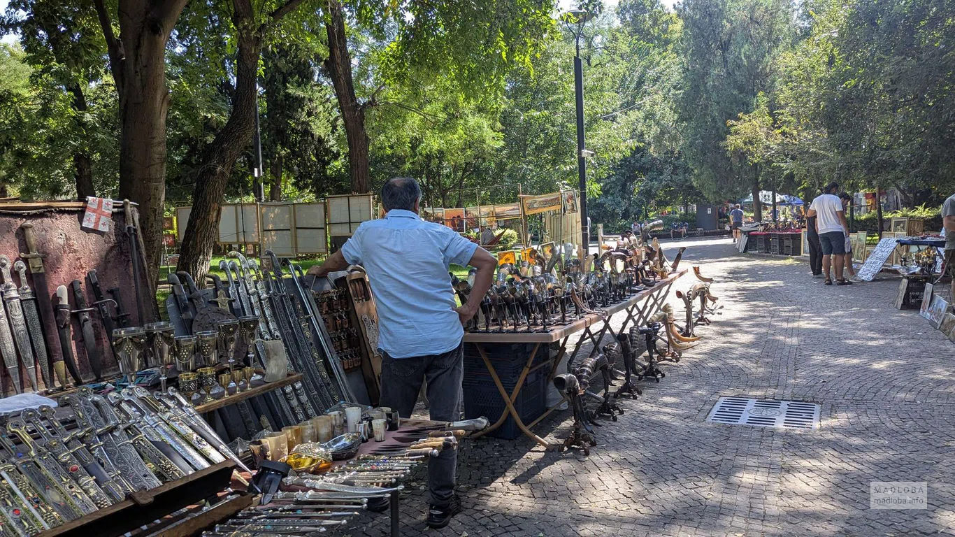 Сувениры на Блошином рынке Сухой мост