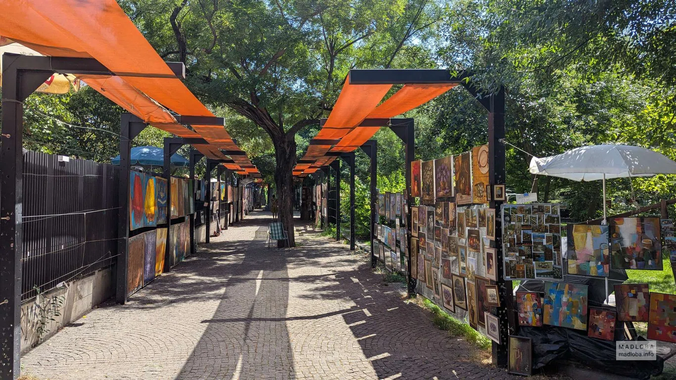 Самый популярный блошиный рынок Тбилиси "Сухой мост"