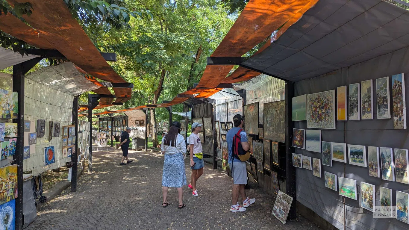 Блошиный рынок Тбилиси "Сухой мост"