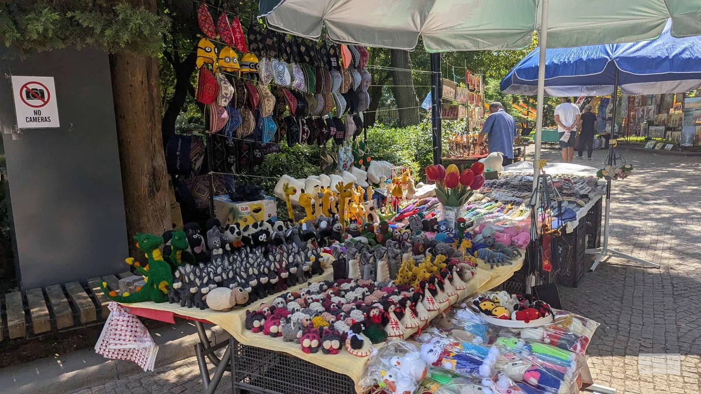 Вязаные игрушки и сувениры на Блошином рынке Сухой мост