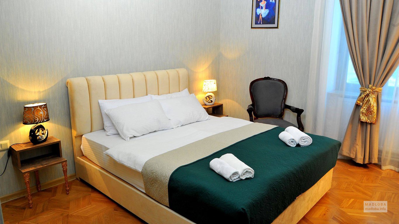 Кровать в гостинице Кирпичная стена Тбилиси