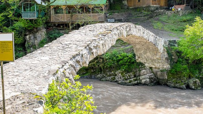 Мост Махунцети