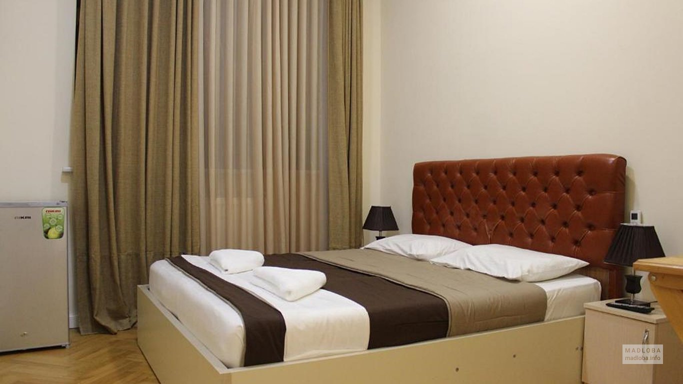 Кровать в отеле Брока