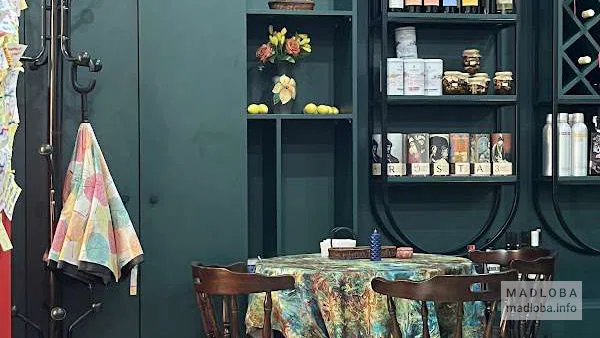 Bukioti Café Кутаиси — кафе на ул. Гелати, 8 с атмосферой