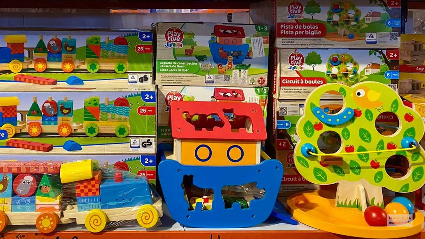 Деревянные игрушки для детей в магазине Буратино