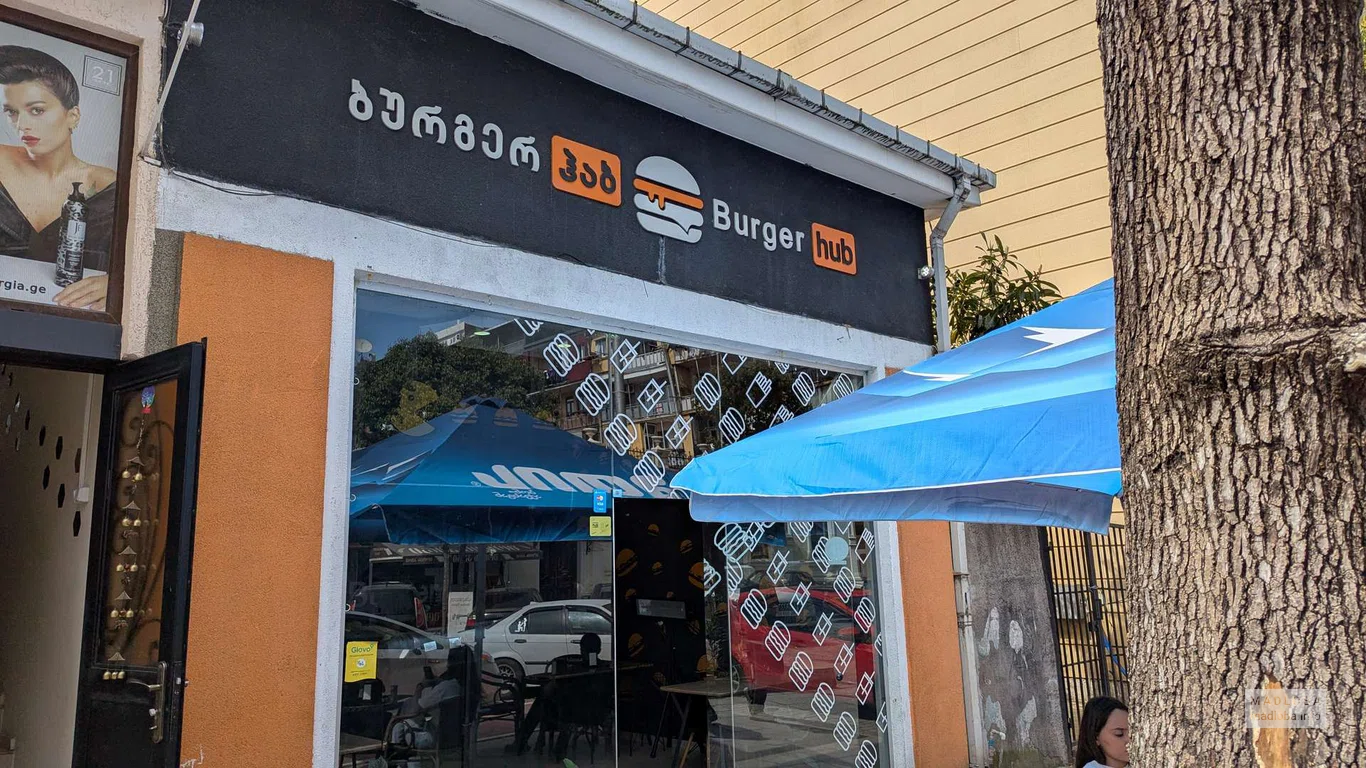 Фастфуд "Burger Hub"- вход в заведение