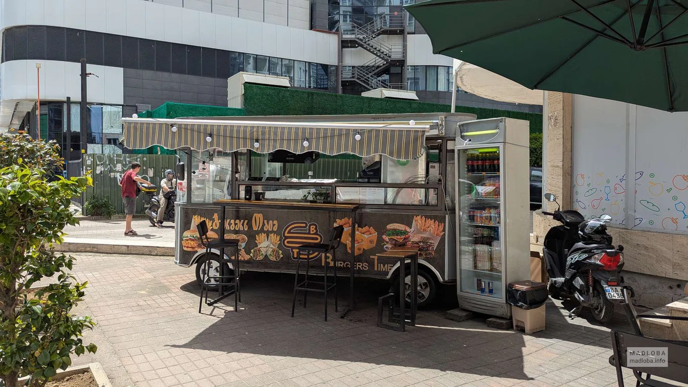 Street Burgers Time в Батуми — бургеры и картошка прямо с фудтрака