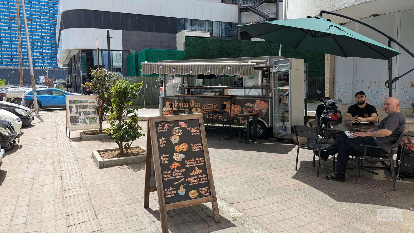 Burgers Time — уличный фастфуд в Батуми
