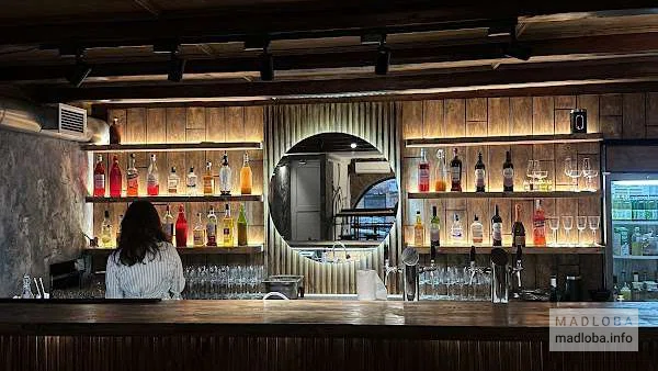 Бар BURO — коктейли, вино и вечерняя жизнь в Тбилиси