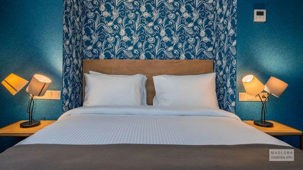 Кровать в номере бутик-отеля Gladius Inn