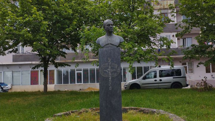 Monument to Iliko Sukhishvili