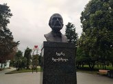 პეტრე მელიქიშვილის ბიუსტი