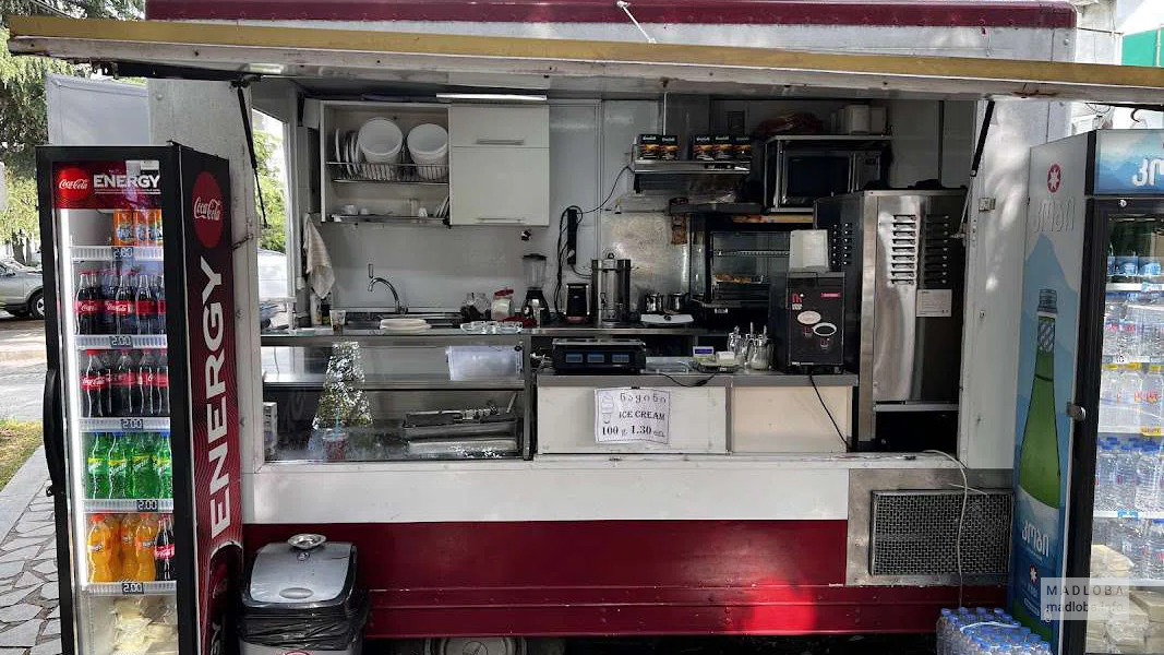 Cafe Soya в Батуми — соевое мороженое, тофу, веганская еда и уютная атмосфера