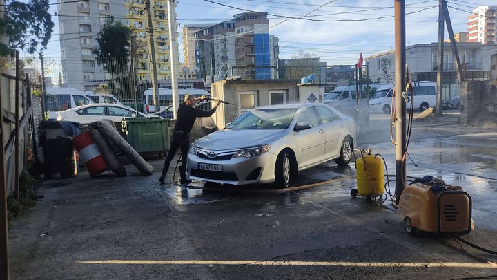 Car wash (General Aslan Abashidze St. 20)