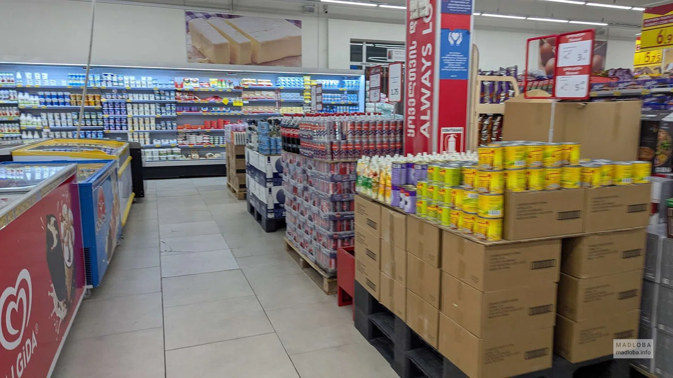 Полки с продуктами Carrefour Телави
