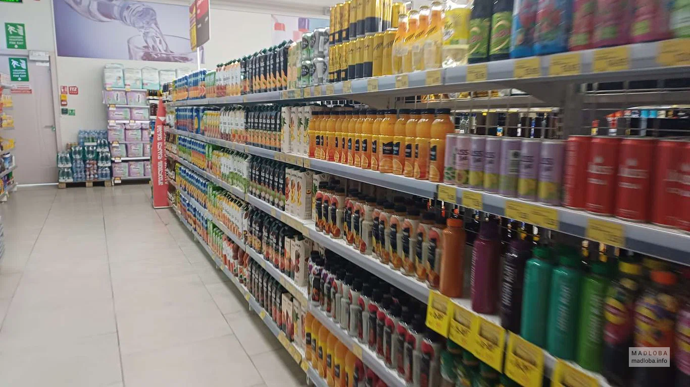 Напитки в супермаркете "Carrefour"