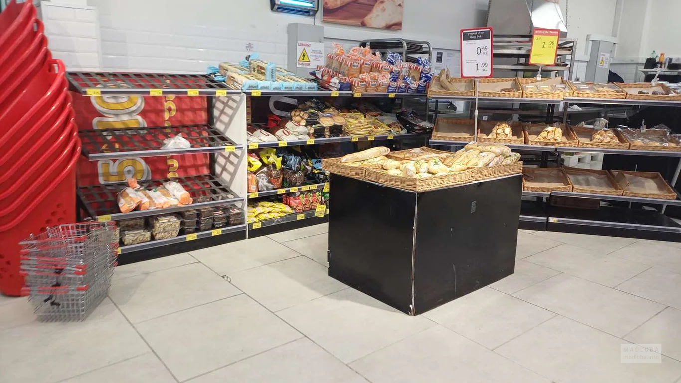 Хлеб и выпечка в супермаркете Carrefour_Телави