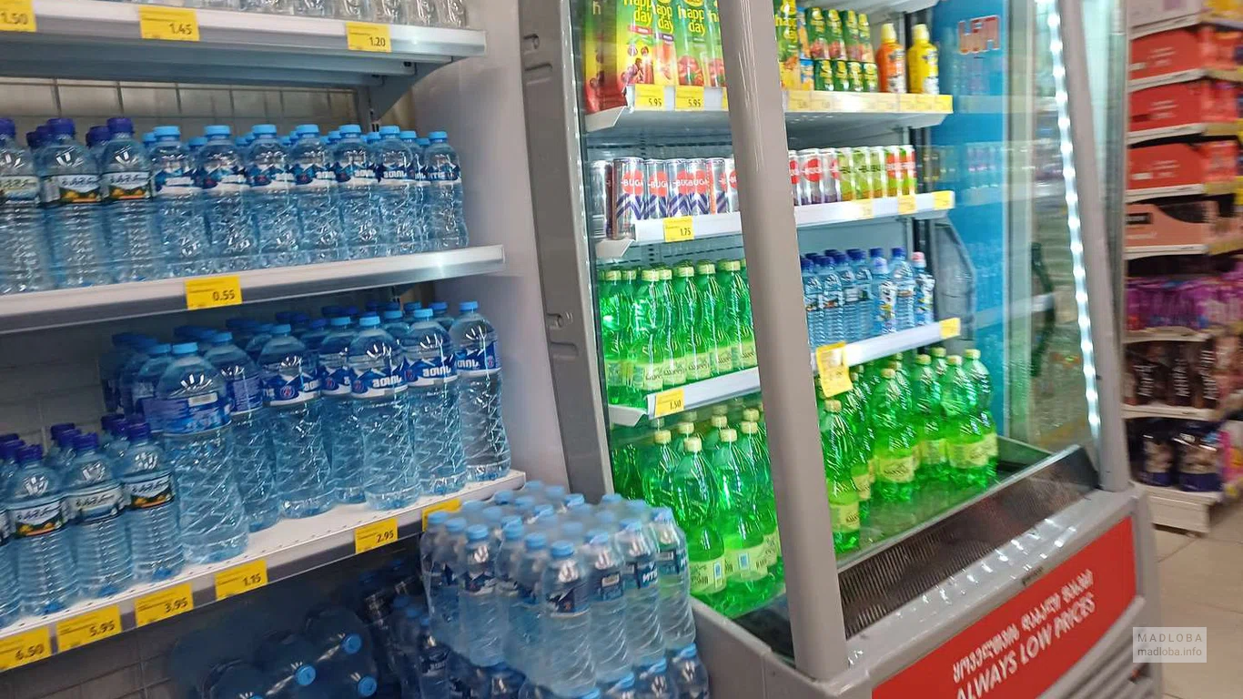 Холодильные витрины и напитки в Carrefour Телави