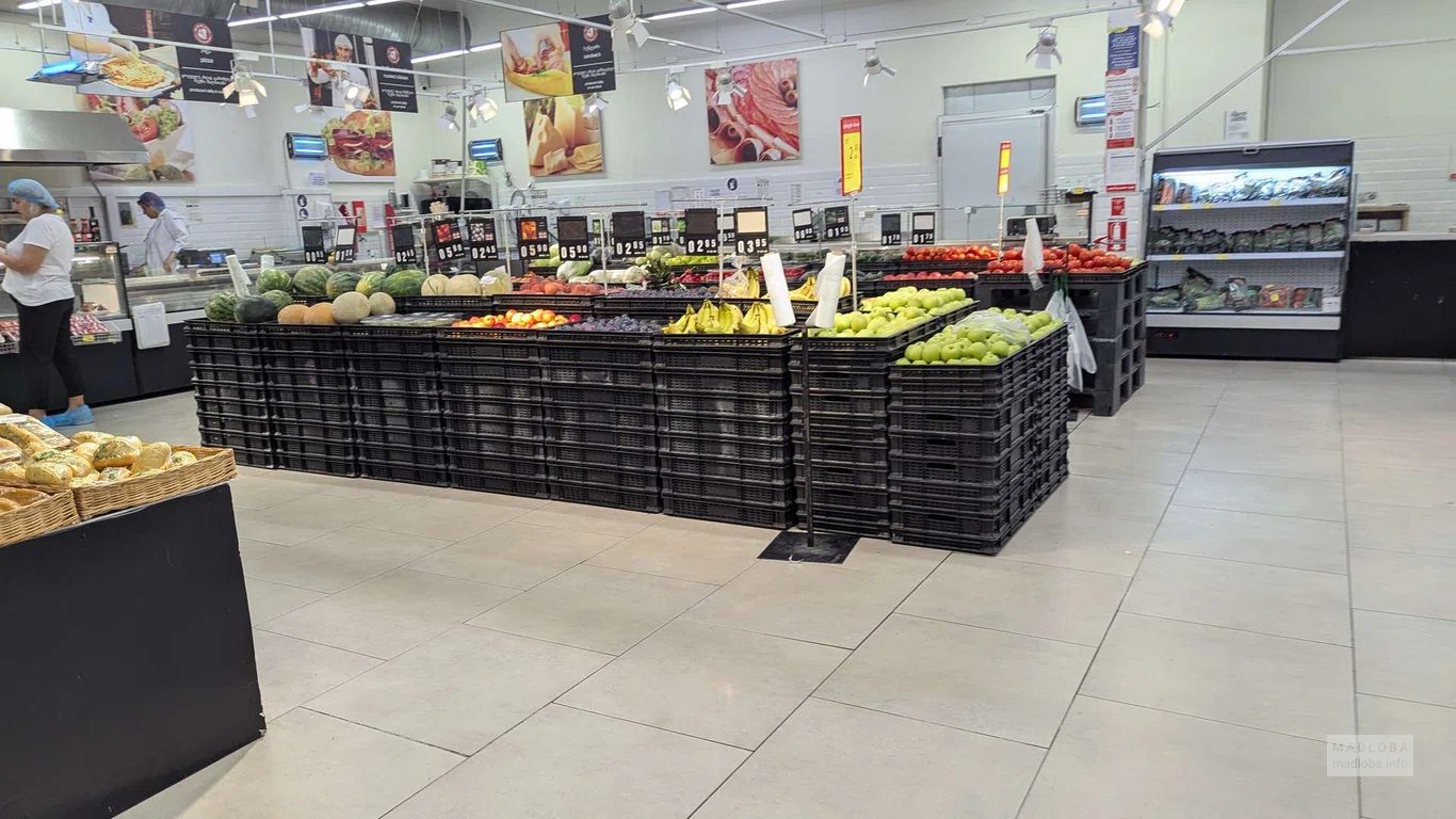 Фрукты и овощи в Carrefour Телави
