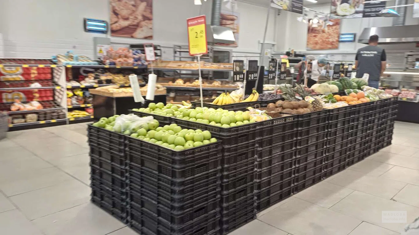 Фрукты и овощи в супермаркете Carrefour_Телави