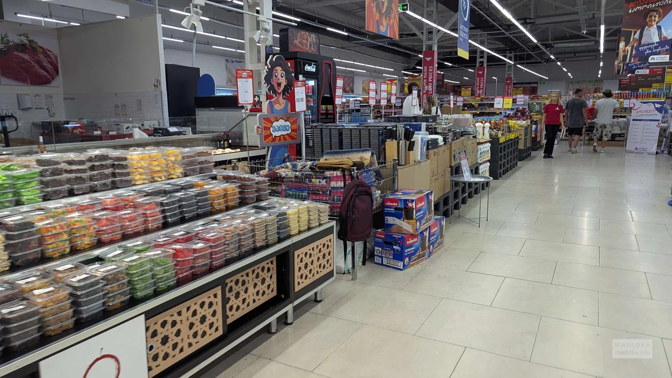 Полки с продуктами Carrefour Телави