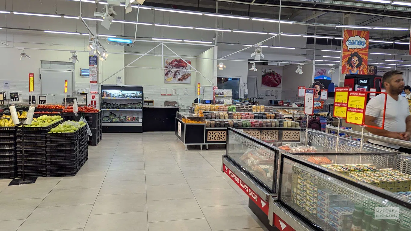 Торговый зал Carrefour Телави