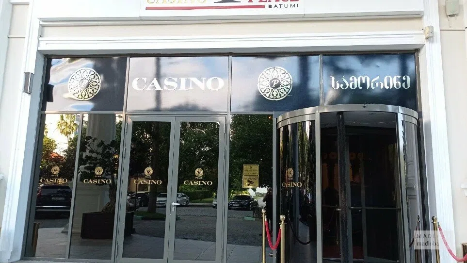 Вход в Casino Peace в Батуми