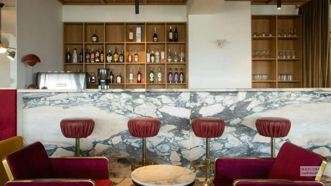 Бар в отеле Castor & Pollux