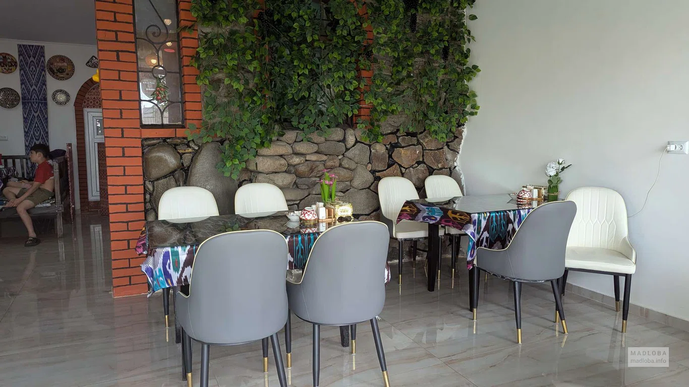 Столики в ресторане "Chaihana"