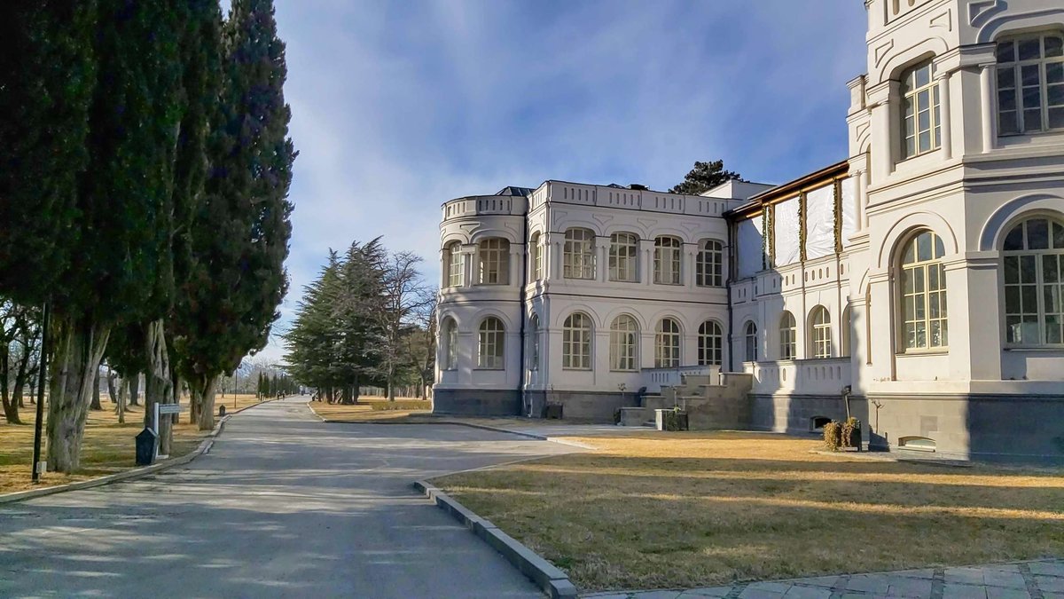 Chateau-Mukhrani-02