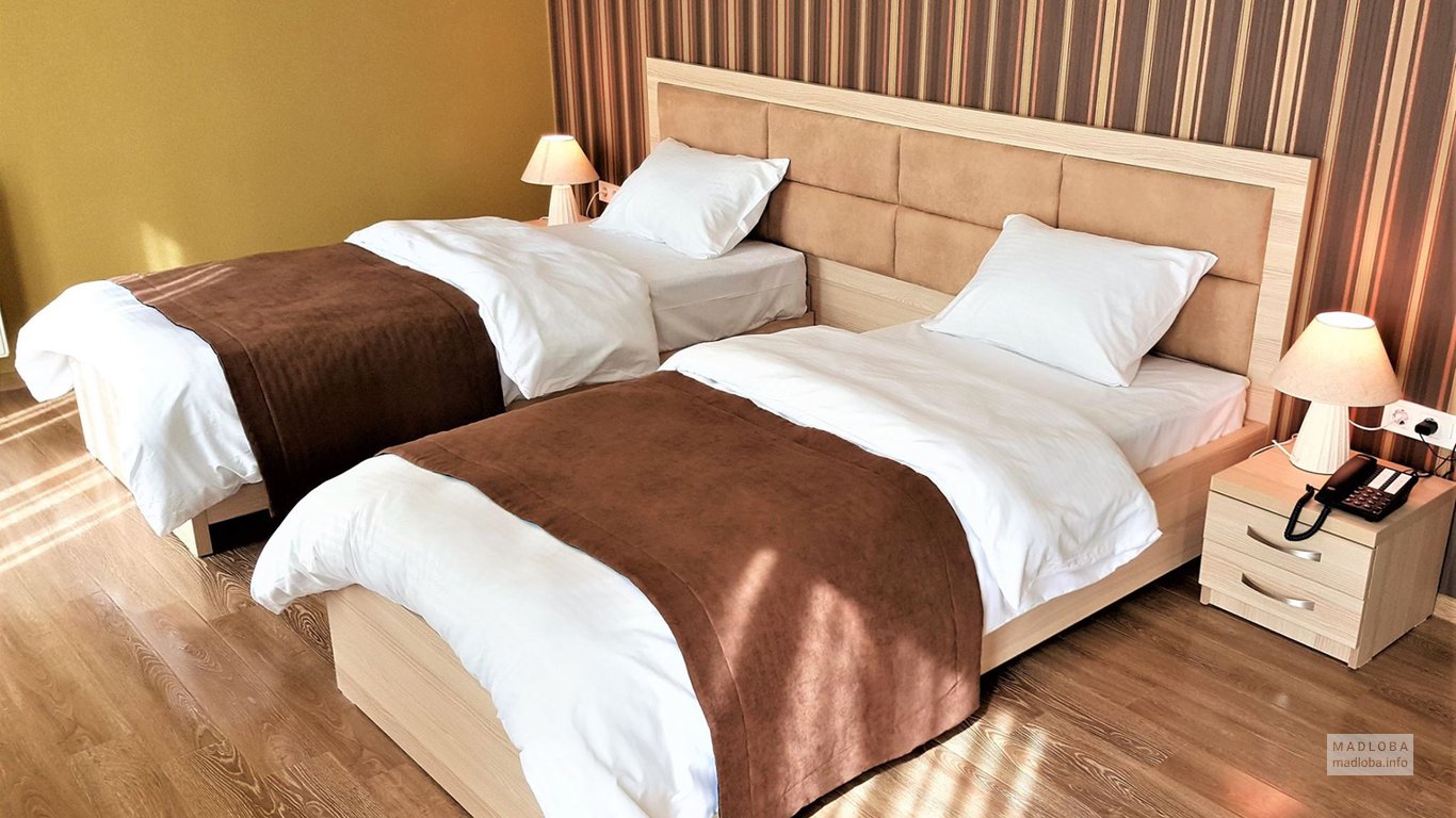 Кровати в номере отеля Вишневый Сад