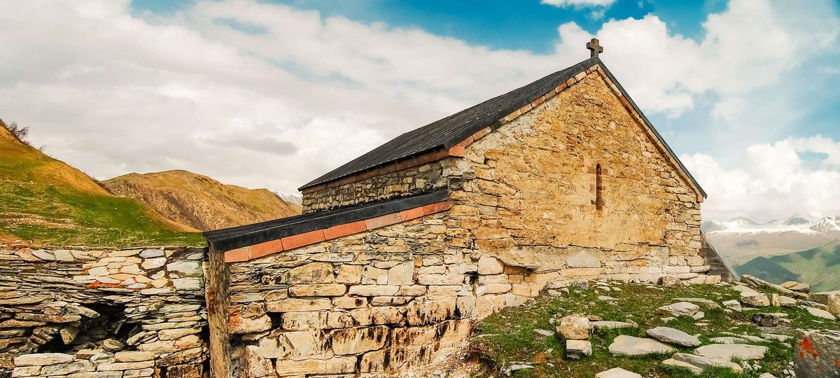 Church-in-the-mountains-Lomisa