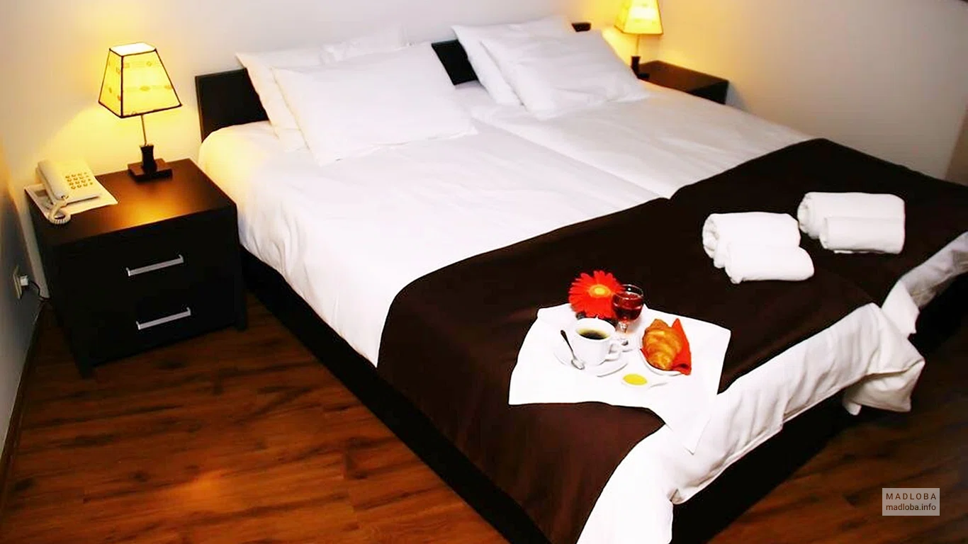 Кровать в отеле "Сити ИНН Тбилиси"