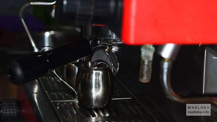Кофе машина в кофейне Coffee Bean