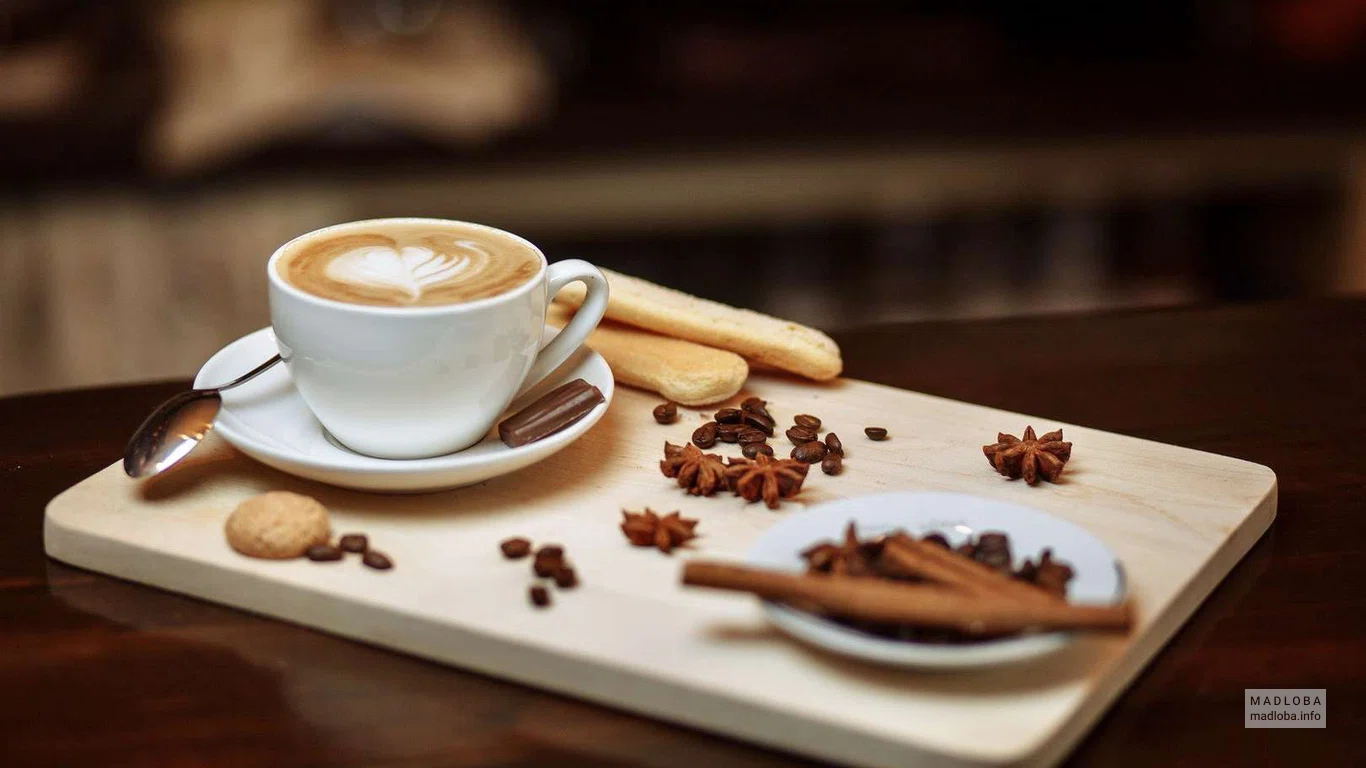 Подача кофе в Coffee House Batumi
