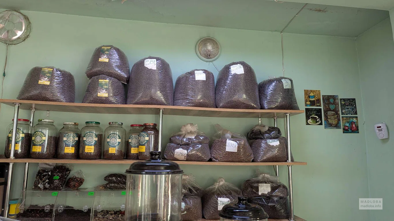 Магазин кофе "Coffee Man" ассортимент кофе на развес