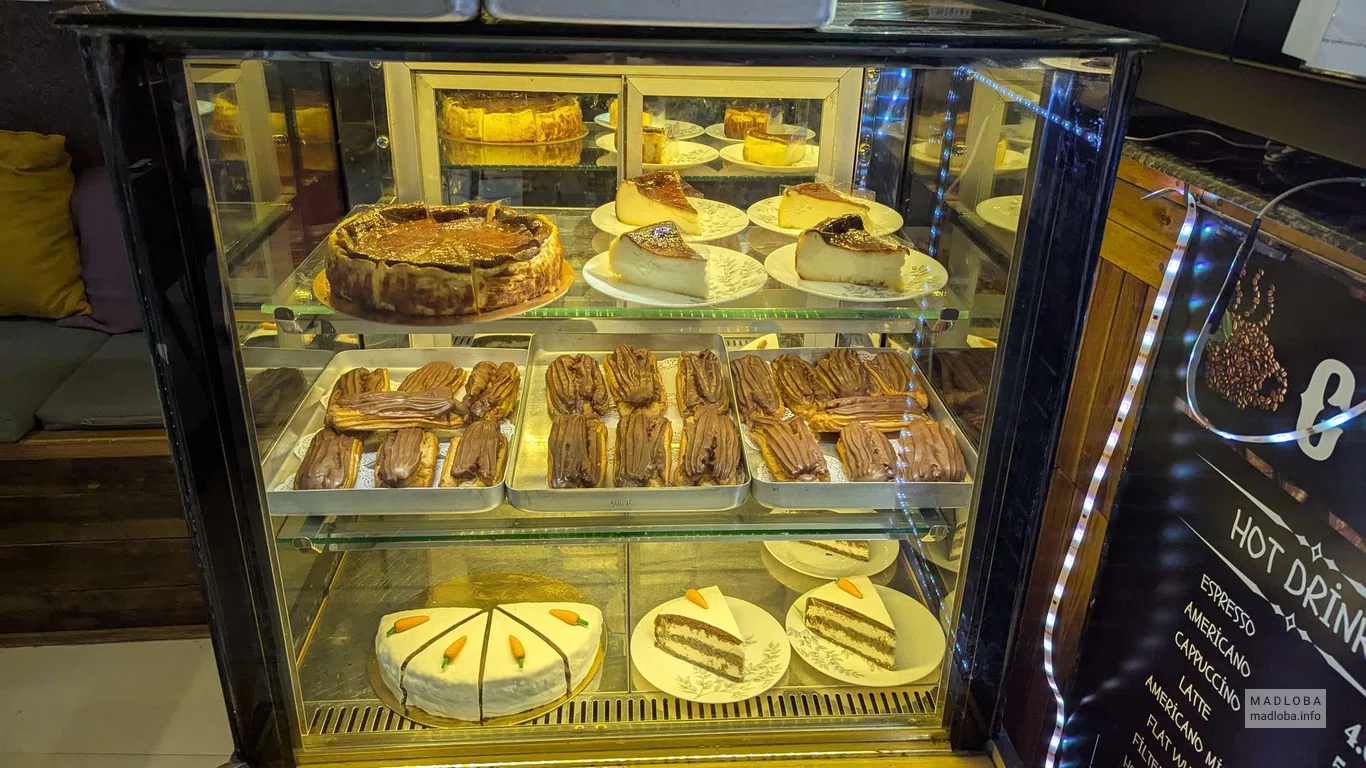 Вкусные десерты в кофейне Coffee time no 29