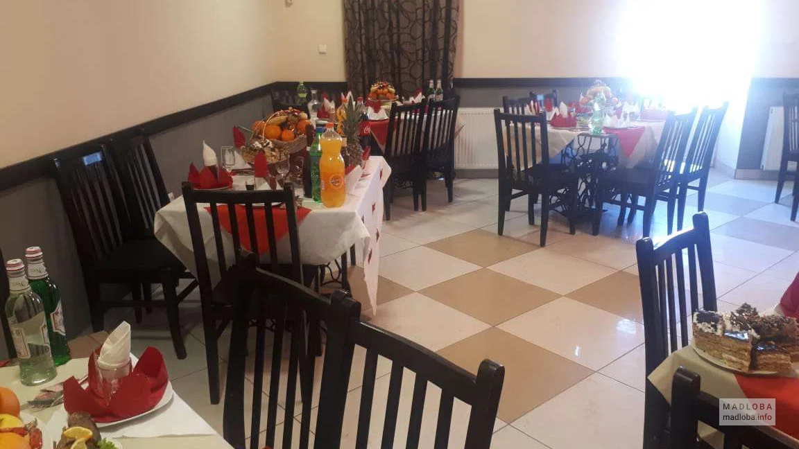 Ресторан "Daisi" - столики для гостей
