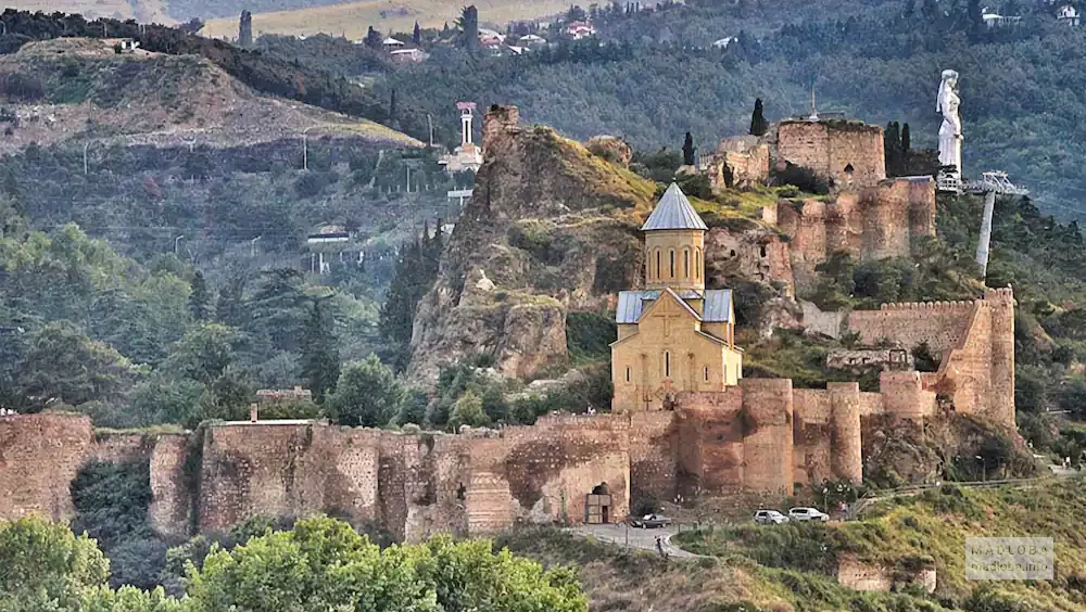 Монастырь в горах Грузии