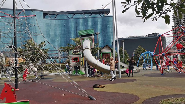 Children's playground (Lech and Maria Kaczynski Park)