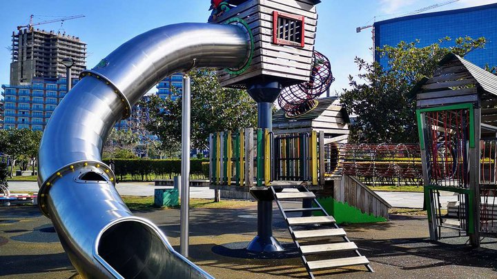 Children's playground (Lech and Maria Kaczynski Park)