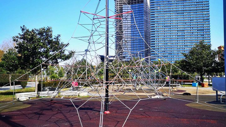 Children's playground (Lech and Maria Kaczynski Park)