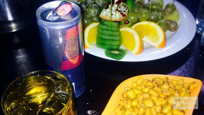 Напитки и закуску в ночном клубе Discorium