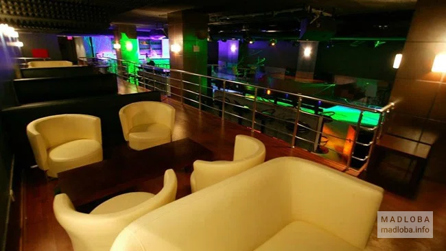 Столик с диванами в Discorium Night Club