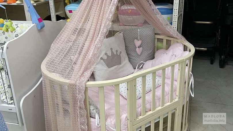 Детская кроватка в Disney Baby