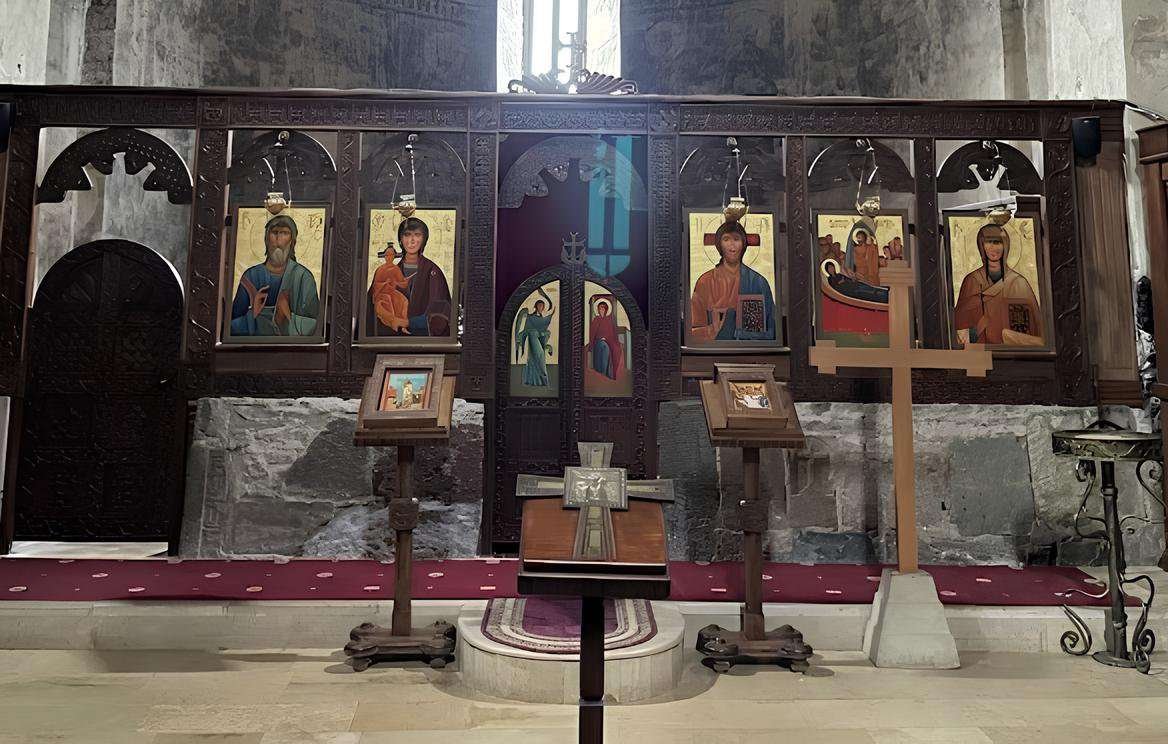 Dmanisskiy_sioni_-_altar_v_khrame